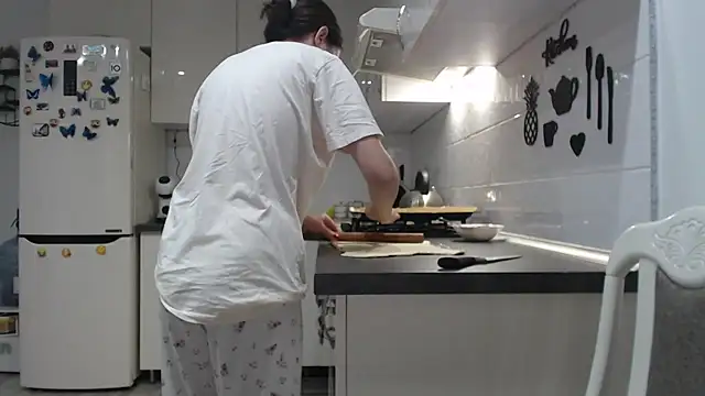  JustmeHere  online show from November 6, 7:12 am