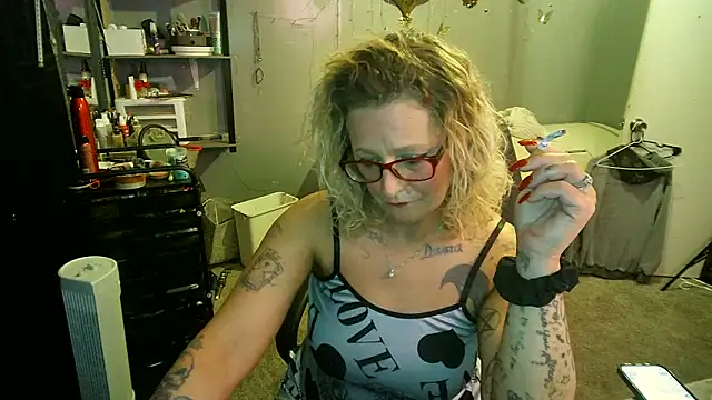 Lisalovely6981 online show from February 15, 11:03 pm