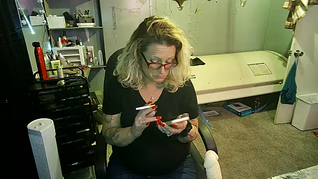 Lisalovely6981 online show from February 24, 11:41 pm