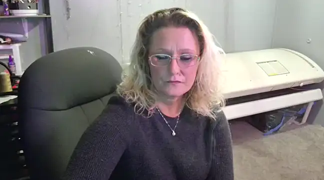 Lisalovely6981 online show from January 22, 10:26 pm