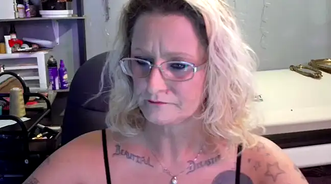 Lisalovely6981 online show from January 24, 6:04 pm