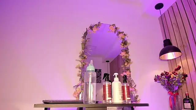 Snapshot of sofiesoft chatting on September 19, 1:48 pm sofiesoft online show from September 19, 1:48 pm