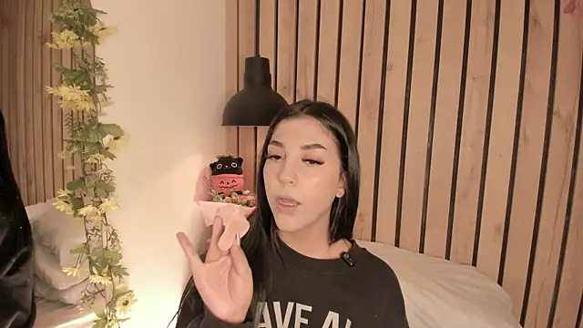 sofiesoft online show from December 21, 7:15 pm