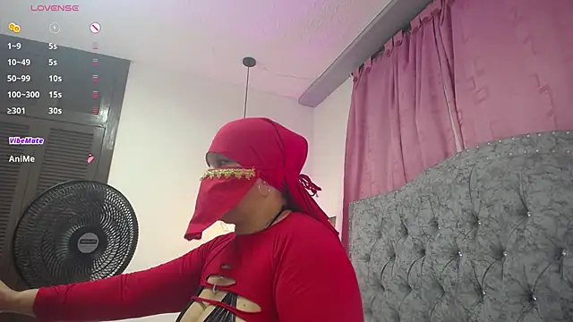 Snapshot of Uzziah_Sabag chatting on November 12, 1:10 am Uzziah Sabag online show from November 12, 1:10 am