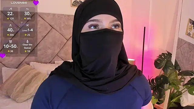 Snapshot of anna-henao chatting on October 13, 7:26 pm anna-henao online show from October 13, 7:26 pm