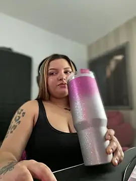 SweetPaige  online show from March 14, 1:11 am