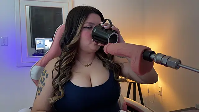 Snapshot of SweetPaige_ chatting on October 6, 10:21 pm SweetPaige online show from October 6, 10:21 pm