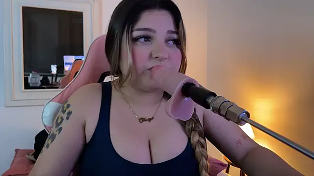 SweetPaige  online show from October 31, 10:38 pm