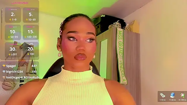 naomy  xx online show from May 12, 8:59 pm