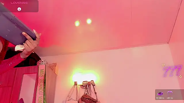 naomy  xx online show from June 11, 3:14 am