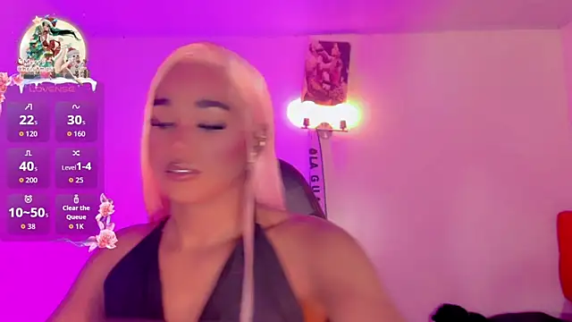 naomy  xx online show from December 17, 10:37 pm