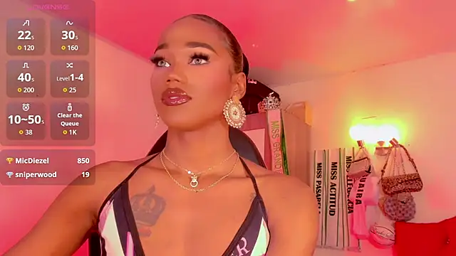 naomy  xx online show from March 16, 11:40 pm