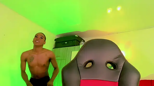 naomy  xx online show from March 19, 3:17 am