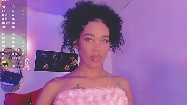 Snapshot of naomy__xx chatting on July 18, 3:15 am naomy xx online show from July 18, 3:15 am