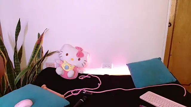 kittycatw online show from February 23, 9:15 pm