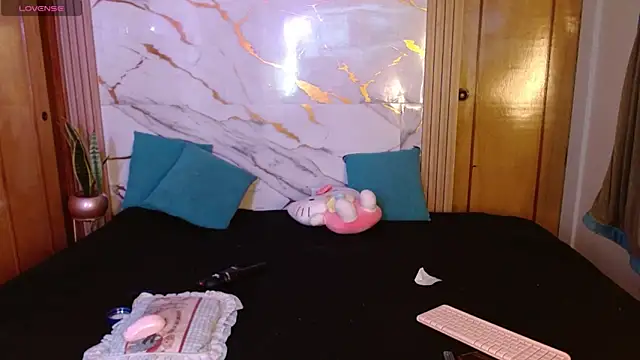 kittycatw online show from June 2, 8:58 am
