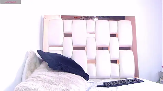 ItsVenuss online show from March 17, 6:11 pm