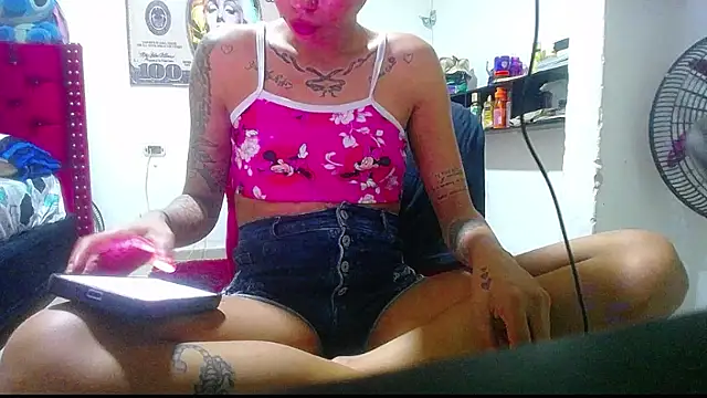 Snapshot of harry_lia_ chatting on October 18, 8:33 pm harry lia  online show from October 18, 8:33 pm