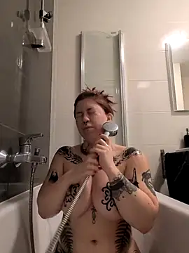 Snapshot of divine_eve chatting on November 25, 2:06 pm divine eve online show from November 25, 2:06 pm