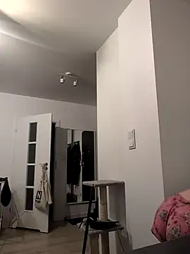 Snapshot of divine_eve chatting on December 5, 3:21 pm divine eve online show from December 5, 3:21 pm