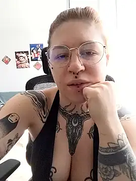 divine eve online show from April 9, 10:10 am