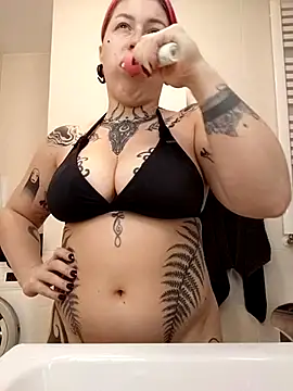 Snapshot of divine_eve chatting on September 24, 5:03 am divine eve online show from September 24, 5:03 am