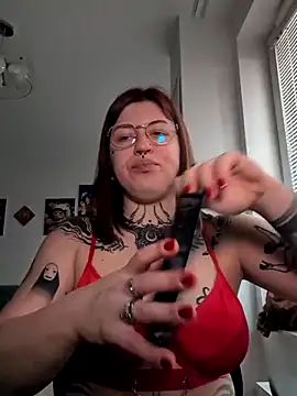 Snapshot of divine_eve chatting on November 12, 12:31 pm divine eve online show from November 12, 12:31 pm