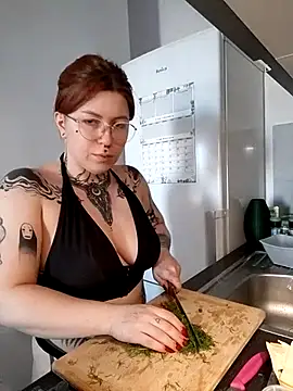 divine eve online show from April 1, 4:04 pm