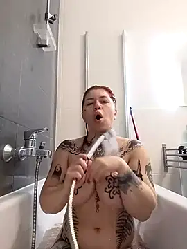 Snapshot of divine_eve chatting on October 30, 3:53 pm divine eve online show from October 30, 3:53 pm