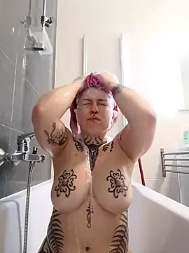 Snapshot of divine_eve chatting on October 20, 7:03 pm divine eve online show from October 20, 7:03 pm