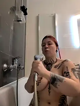 Snapshot of divine_eve chatting on December 3, 5:45 pm divine eve online show from December 3, 5:45 pm