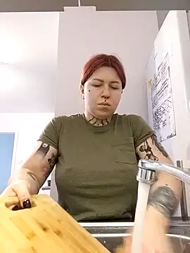 Snapshot of divine_eve chatting on December 16, 9:46 am divine eve online show from December 16, 9:46 am