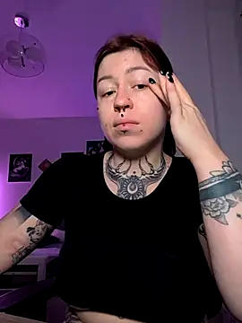 Snapshot of divine_eve chatting on November 9, 3:38 pm divine eve online show from November 9, 3:38 pm