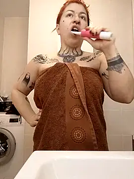 Snapshot of divine_eve chatting on October 31, 3:19 pm divine eve online show from October 31, 3:19 pm