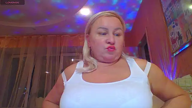 mira robinsonnn online show from October 29, 1:54 pm