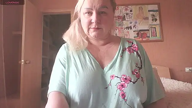 mira robinsonnn online show from April 12, 7:11 am