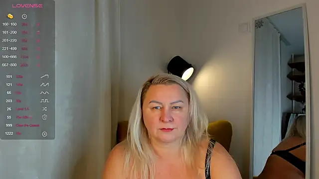 mira robinsonnn online show from March 19, 5:02 pm