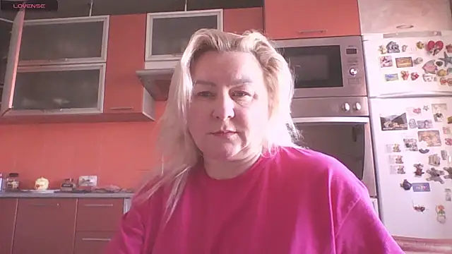 mira robinsonnn online show from April 9, 5:09 am