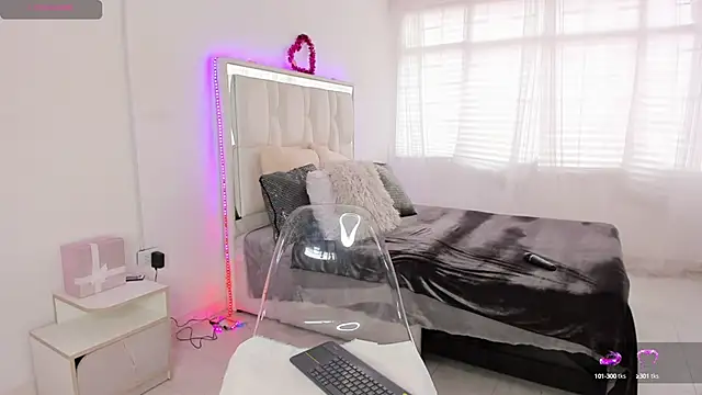 lucy Bensonn online show from December 6, 6:44 pm