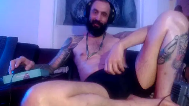 Snapshot of AceSpinning_DJ chatting on July 1, 7:41 am AceSpinning DJ online show from July 1, 7:41 am
