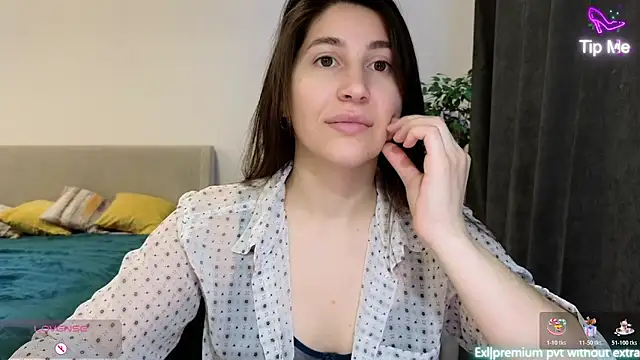 Snapshot of marrycolins chatting on February 11, 4:12 am marrycolins online show from February 11, 4:12 am