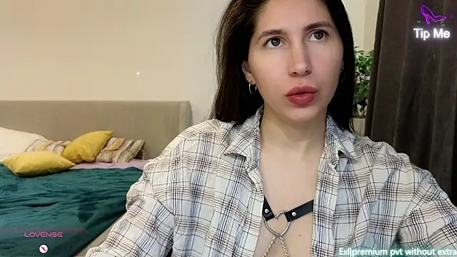 Snapshot of marrycolins chatting on February 4, 2:50 am marrycolins online show from February 4, 2:50 am