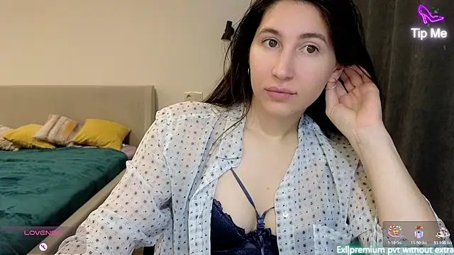 Snapshot of marrycolins chatting on February 10, 2:43 am marrycolins online show from February 10, 2:43 am