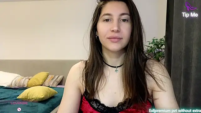 Snapshot of marrycolins chatting on February 1, 3:05 am marrycolins online show from February 1, 3:05 am