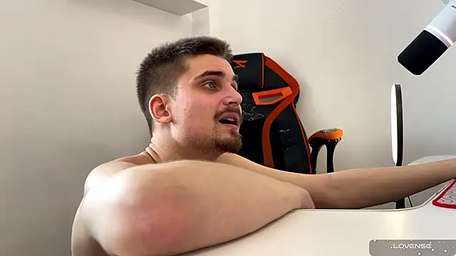 Snapshot of sexstar_lif3style chatting on February 24, 8:06 am sexstar lif3style online show from February 24, 8:06 am