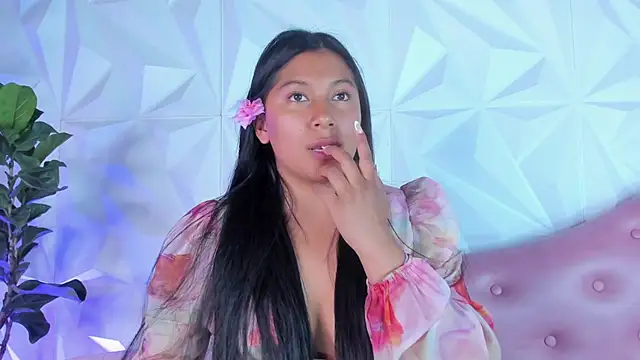 LinnaGardenia online show from February 1, 12:07 am