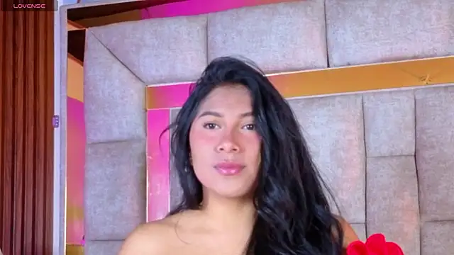 Snapshot of LinnaGardenia chatting on February 14, 1:55 pm LinnaGardenia online show from February 14, 1:55 pm