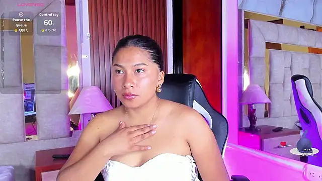 LinnaGardenia online show from March 12, 1:15 pm