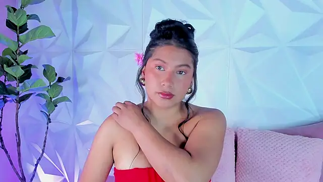 LinnaGardenia online show from February 2, 2:02 pm