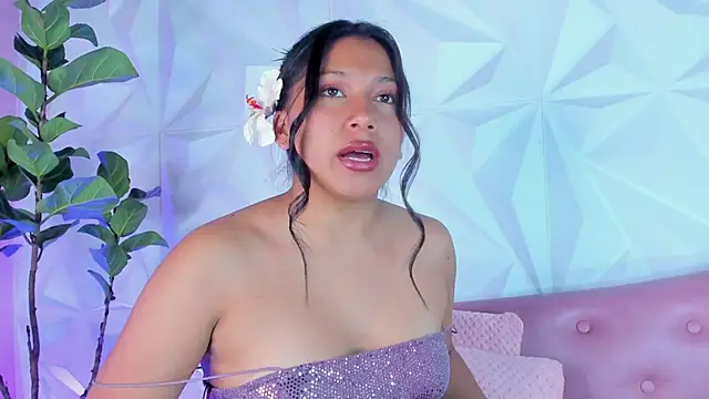 LinnaGardenia online show from February 4, 1:06 pm